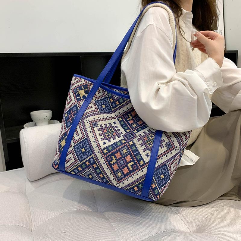 Trend Simple Large-capacity Bag Women's 2025 Popular Autumn New Trendy Fashion Contrasting Color Single Shoulder Ethnic Style Tote Bag