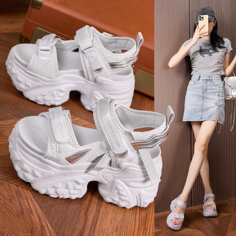 Muffin platform summer sandals women's tide 2025 new Korean version versatile sports casual shoes fashion wear beach shoes