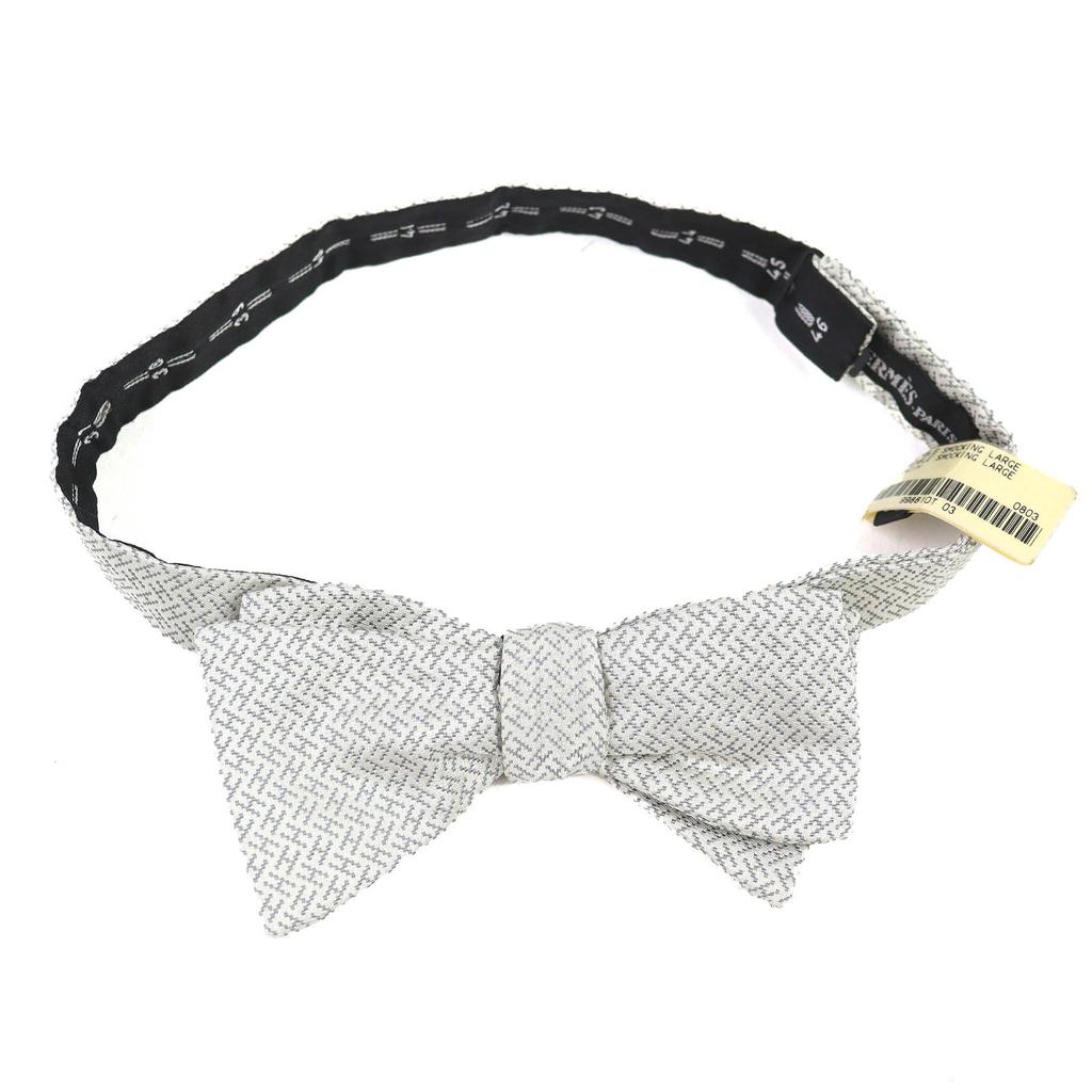 Pristine HERMES H Motif Cummerbund and Butterfly Tie Ensemble Light Gray Silk Used
