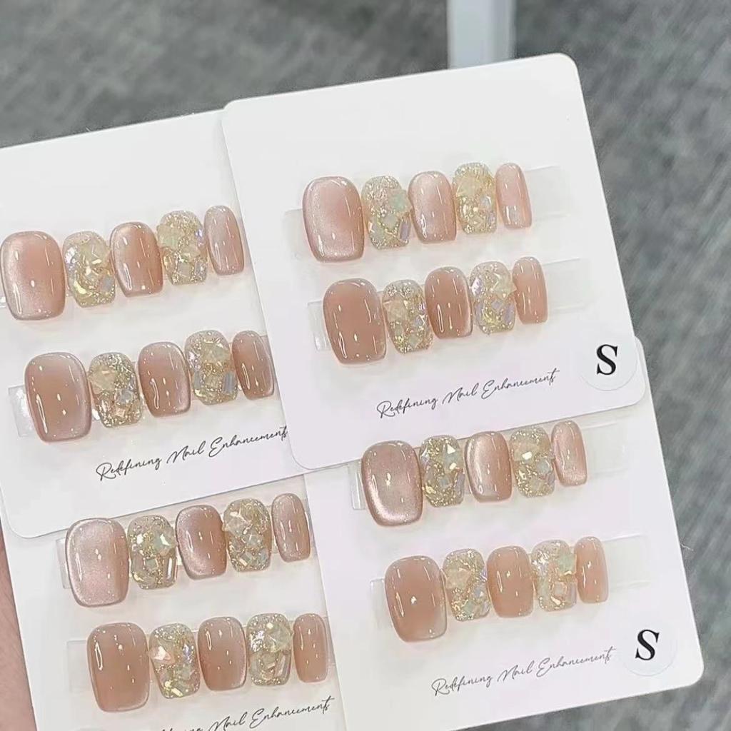 Pure Handmade Phototherapy Nail Art Peach Girl Wearing Nail Finished Cat Eye Nail Art Patch To Show Whiteness