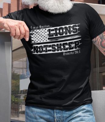 Lions Not Sheep Amerikanisches T-Shirt Sprüche 28:1 Christliches USA Flagge Patriotisches Hemd