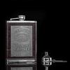 304 Edelstahl 8oz Leder Taschenflasche für Whiskey Wein, Outdoor Reiseflasche für Männer - Schwarz