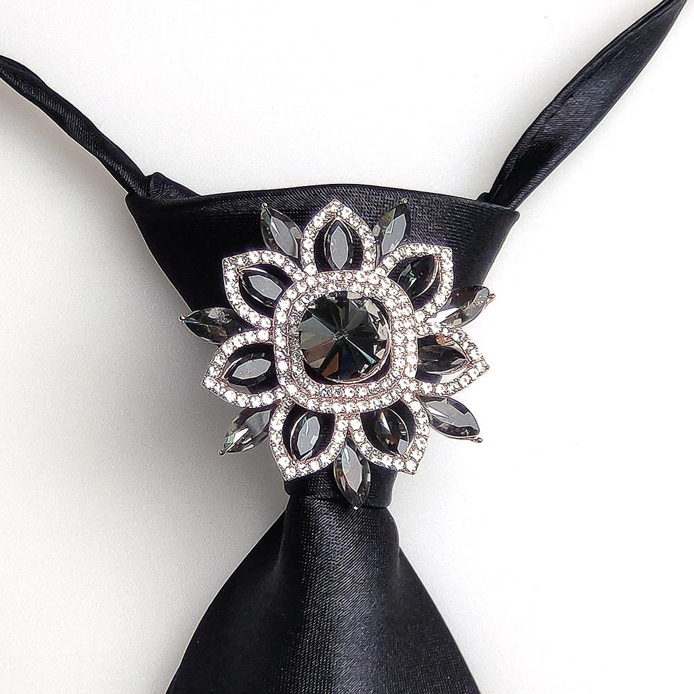 Broche en Cristal Élégante Européenne et Américaine Cravate Nœud Style Preppy pour Femmes