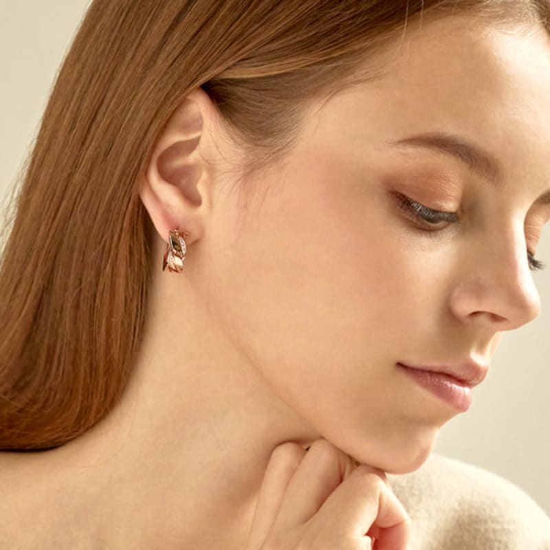 ELLE Jewelry 14K Twist One-Touch Earrings (Gold Pin) ELGPEE410