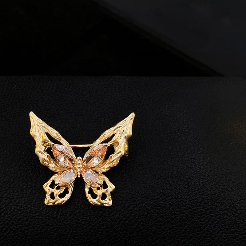 Ausgehöhlte Schmetterling Anti-Blendung Brosche High-End Anzug Reversnadel Strickjacke Kleine Nadel Dekorative Brosche