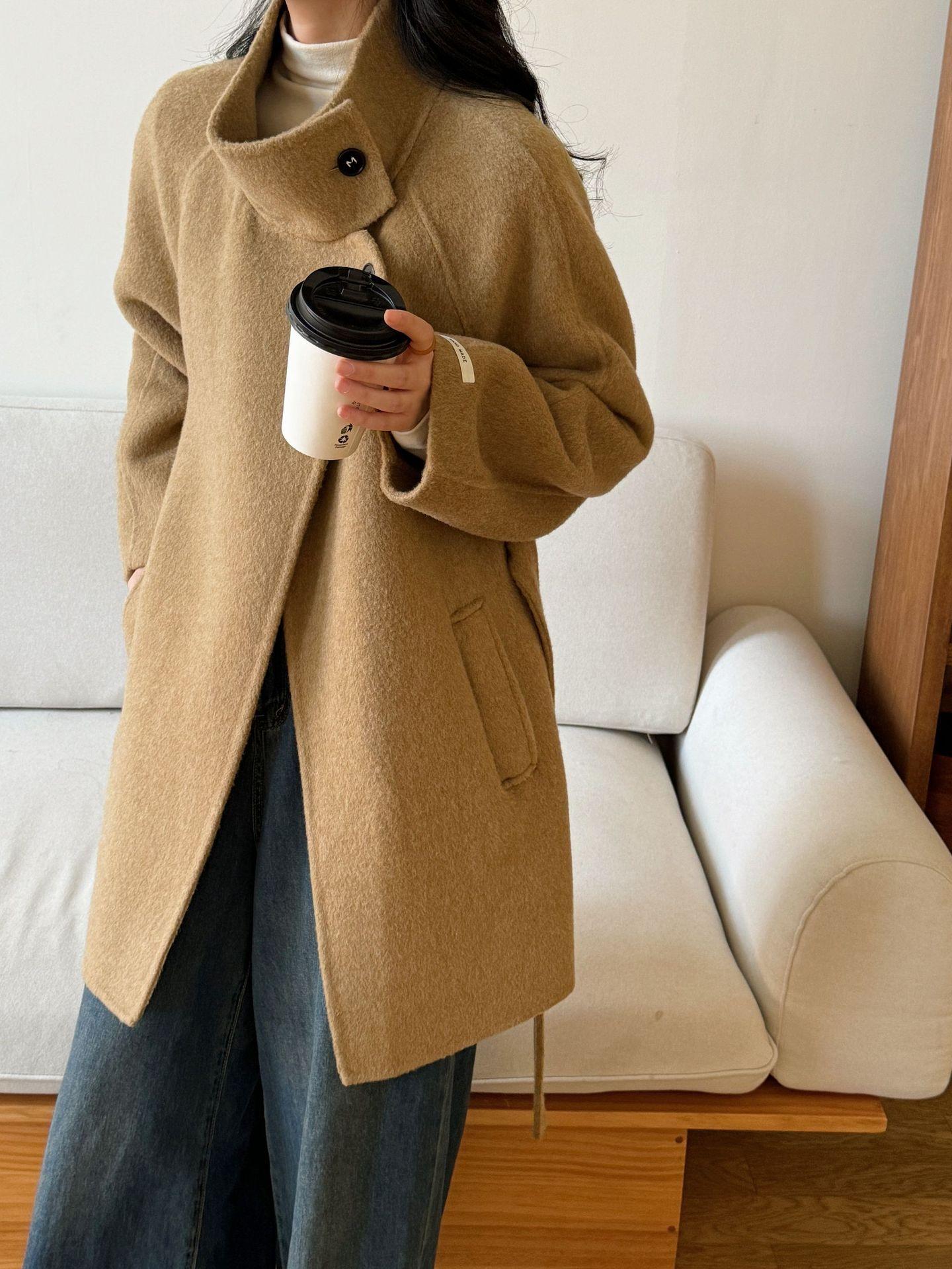 

Воротник-стойка, рукава-фонарики, шерстяная куртка, женский осенне-зимний темперамент универсален, а ощущение высокого класса среднее M 125-75kg верблюд