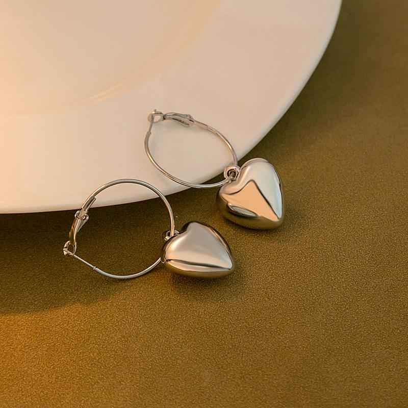 2022 Trendy Smooth Glossy Love Earrings Wind Exaggerated Circle Ear Buckles Fashion Temperament Earrings Women