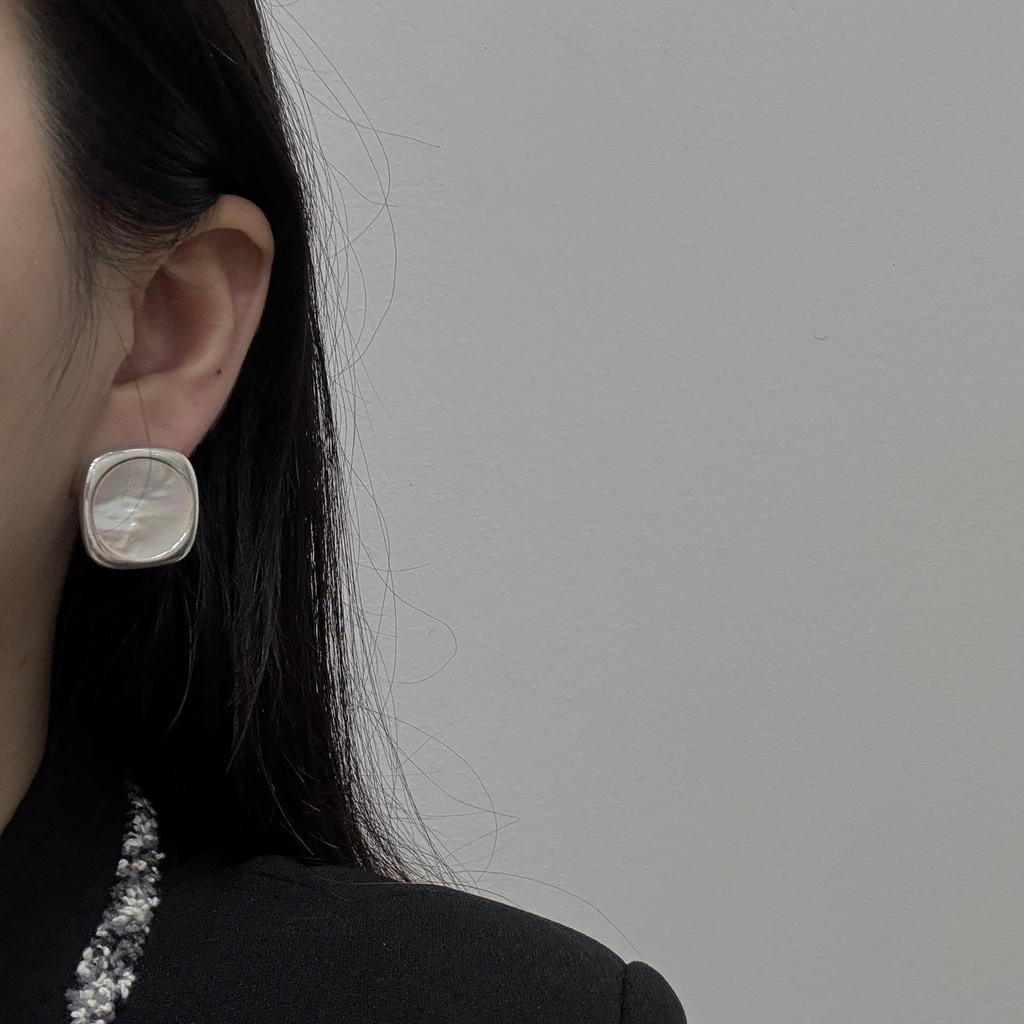 Exquisite High-End Stud Earrings Stickers, Four-Leaf Jewelry, Niche Design, Versatile Commuter Temperament Earrings