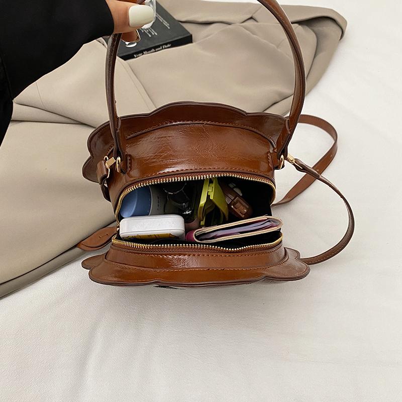 Women's bag fashion personality clock messenger bag European and American creative clock shape three-dimensional portable shoulder bag