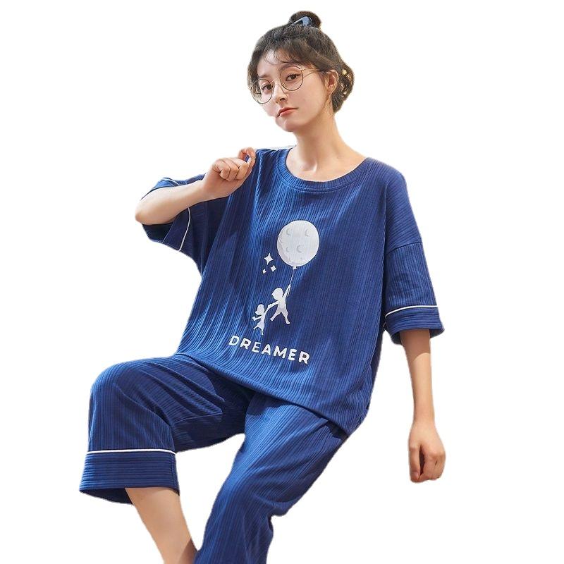 

Летний женский комплект из двух предметов свободного кроя с короткими рукавами и семью брюками. XXXL