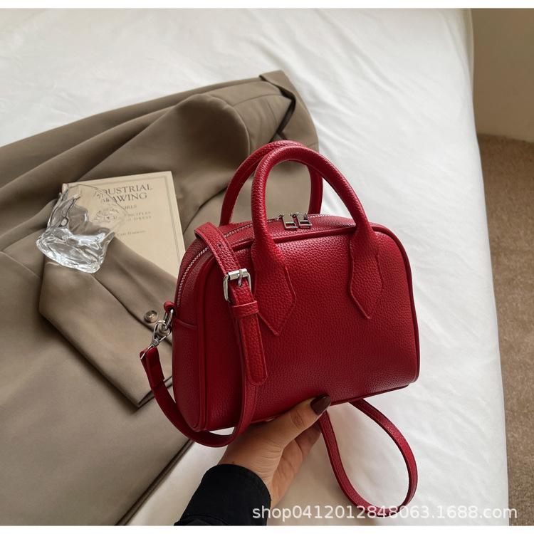 

Корейский нишевый дизайн простая и универсальная сумка-ракушка с узором личи, портативная маленькая сумка женская 2025 весна новая сумка-мессенджер