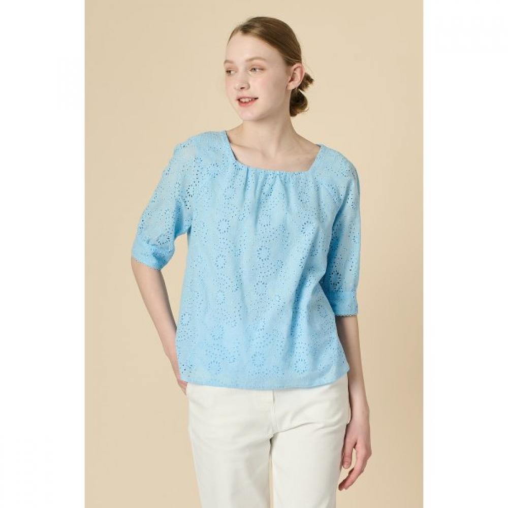BCBG Raglan Embroidered Blouse B3m4b428