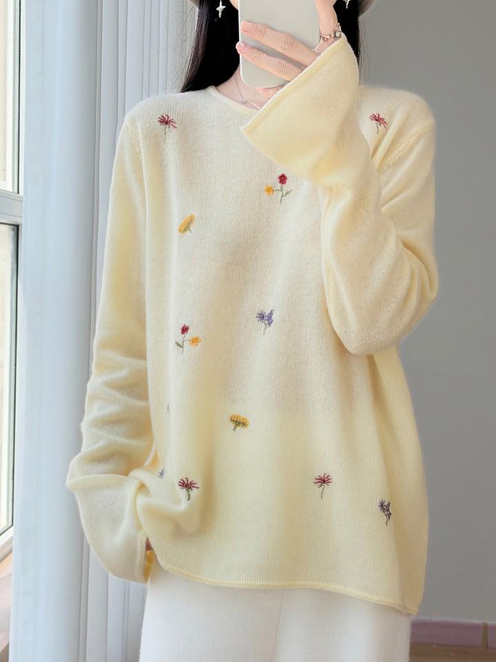 Women's White Wool Sweater with Colorful Floral Embroidery, Loose Fit, Slimming, Round Neck, Autumn/Winter Knitwear.