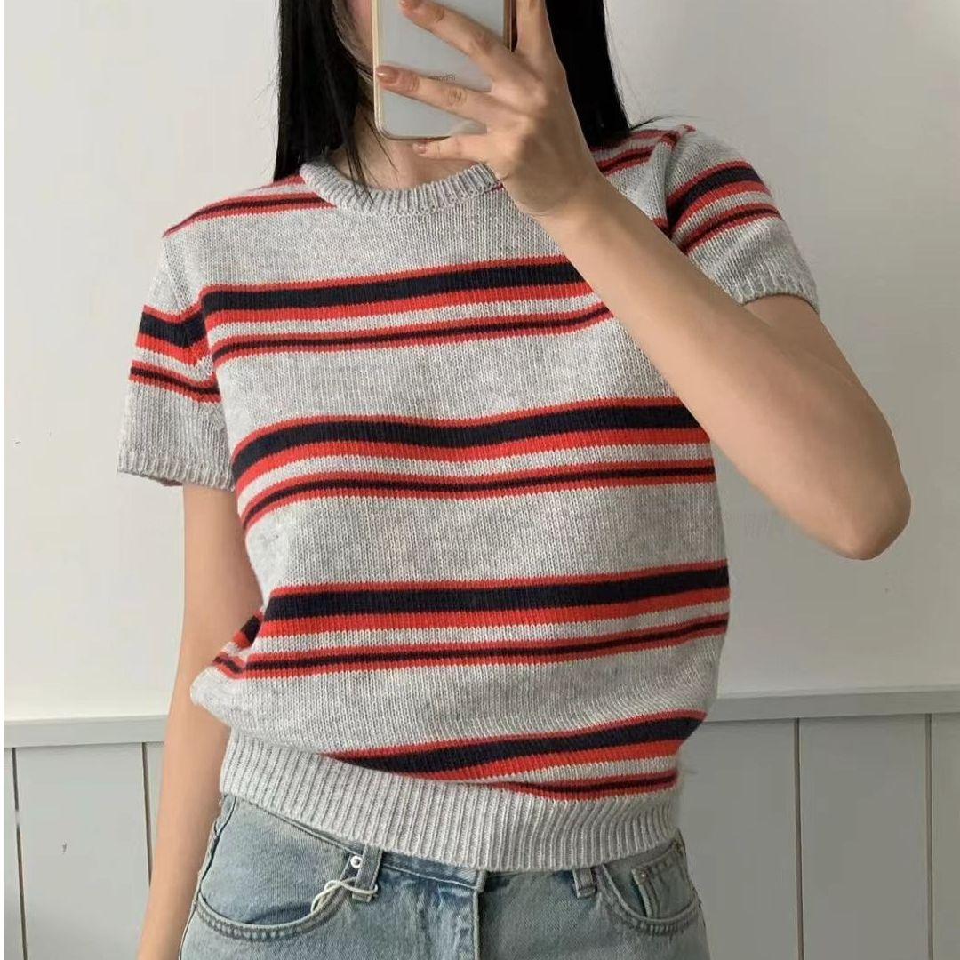 

A Korean-style Striped Short-sleeved Knitted Top for Women with A Relaxed and Versatile Look one size сірий колір