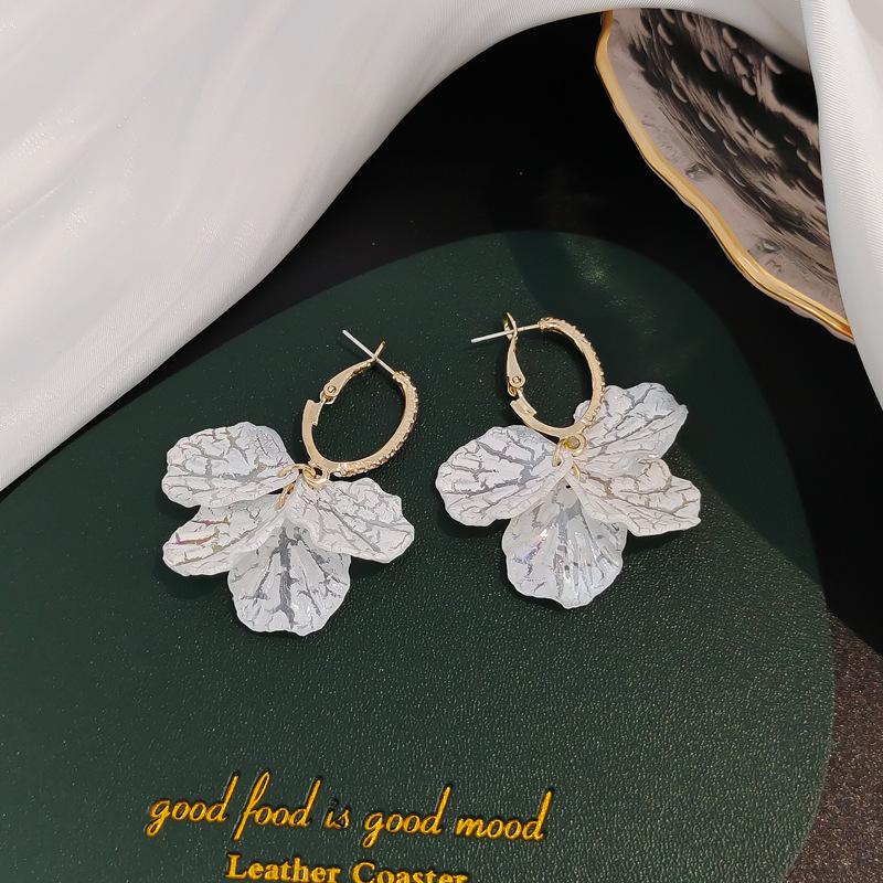 Kvinners øredobber Europeiske og amerikanske nye blomsteranheng øredobber Enkle mote pastorale øredobber Kvinnelige smykker