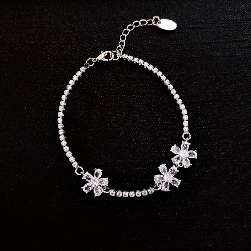 Korean Double-Layer Zircon Bow Bracelet: Chic Luxury Jewelry for Women