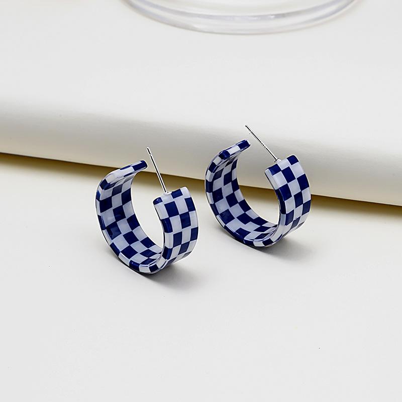 Retro Color Checkerboard C-Shaped Earrings Temperament Simple Checkerboard Earrings Minimalist Earrings
