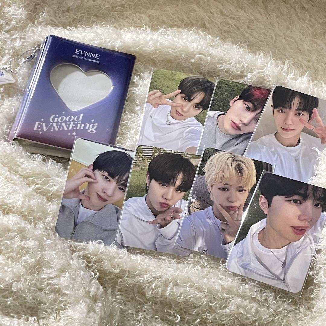 

[ИСПОЛЬЗОВАННЫЙ] EVNNE Korea Collect Book с коллекционными карточками