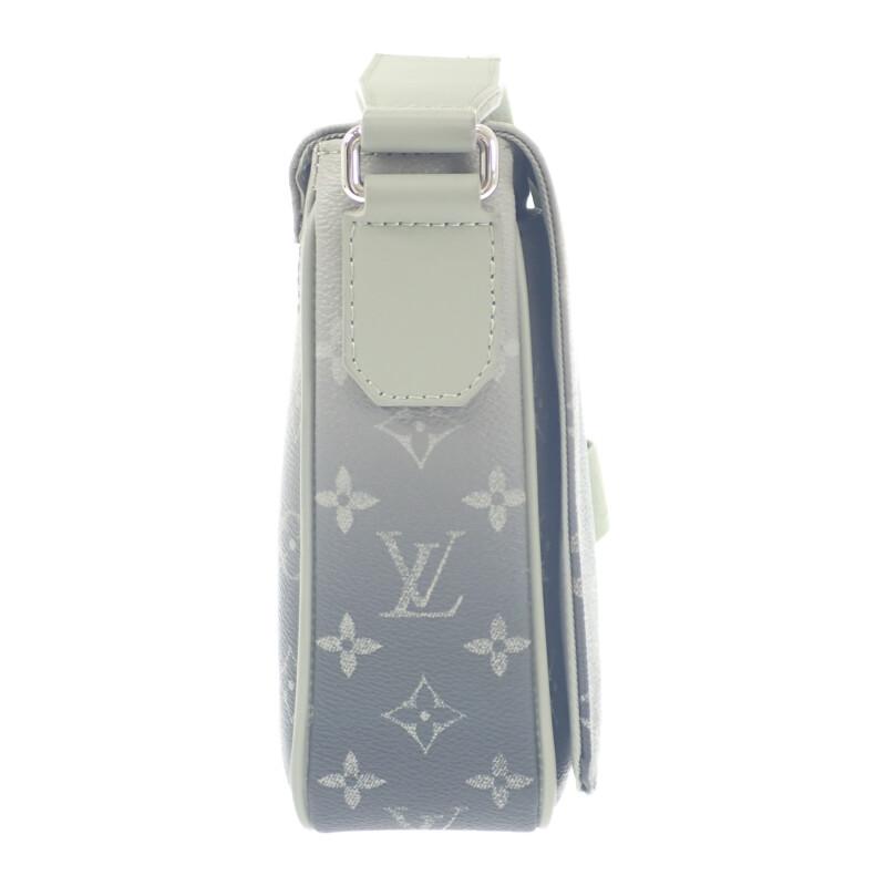 LOUIS VUITTON  M11593 Shoulder Bag khaki mens