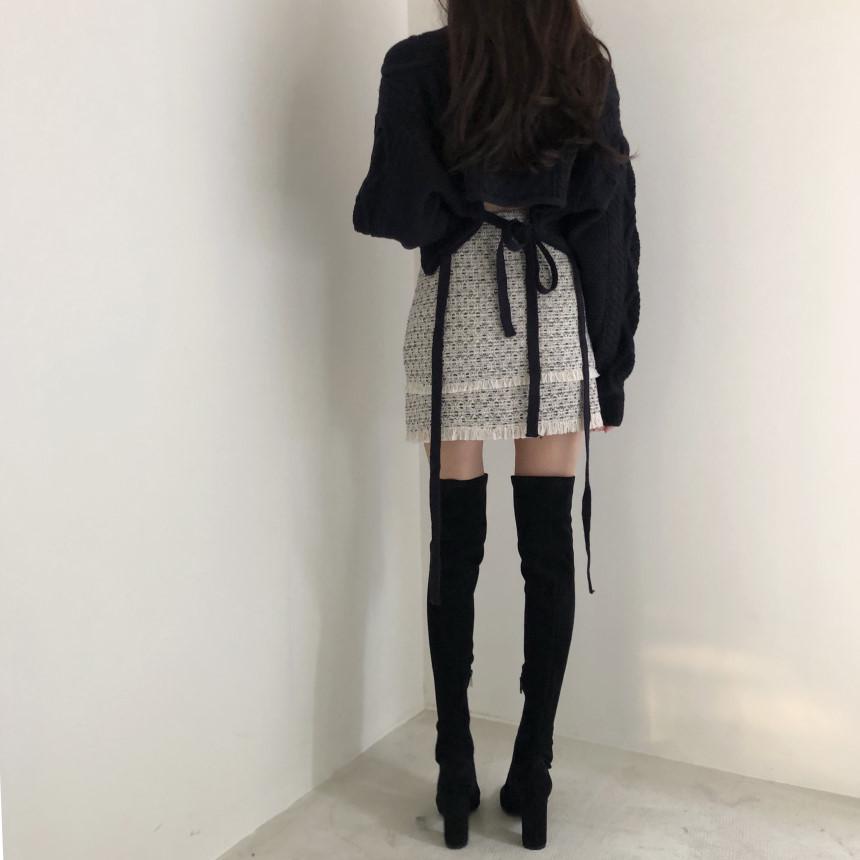 Retro V-Neck Knit Sweater with Back Tie – Stylish Autumn/Winter Women's Fashion