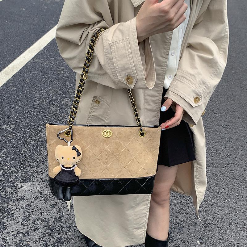 Tote Bag 2025 New Small Fragrant Style Retro Wandering Commuting Large Capacity Chain Underarm Commuting Versatile Suede Bag
