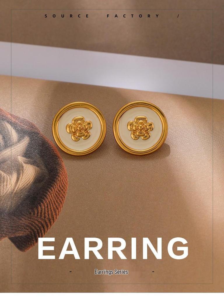 Retro Luksusowe Srebrne Kolczyki Sztyfty z Kwiatowym Wzorem - Elegancka, Uniwersalna Biżuteria dla Kobiet