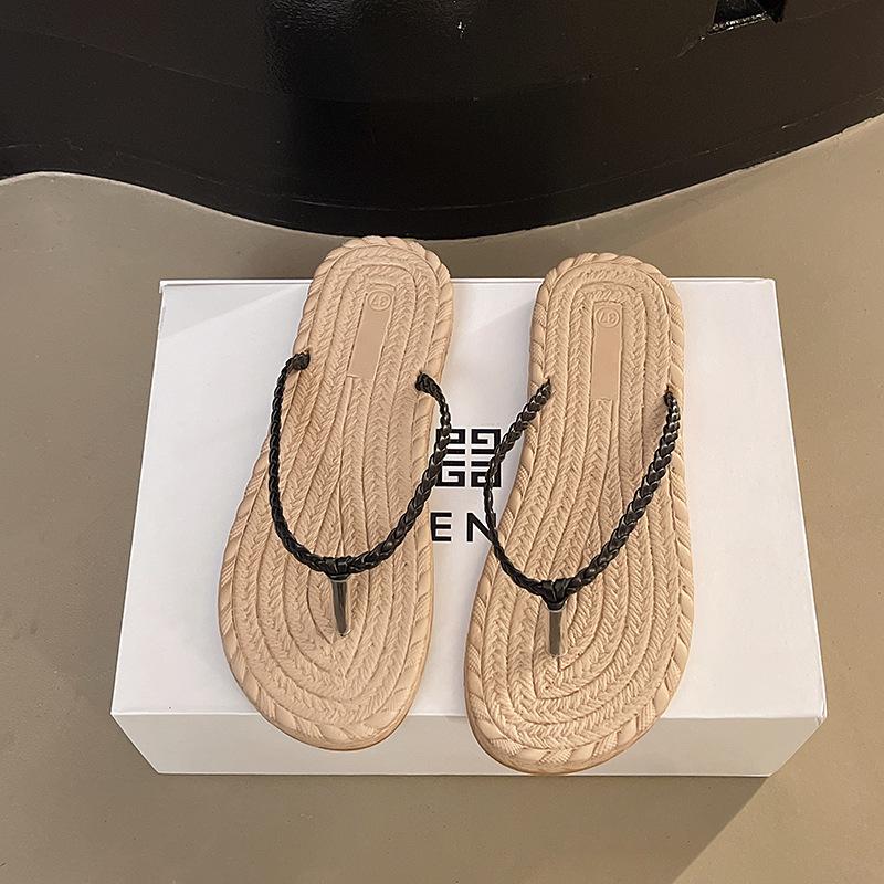 Flip-flops Women's Summer Outer Wear 2025 New Simple and Versatile Skirt Flat Bottom Pinch Feet Seaside Beach Cool Slippers
