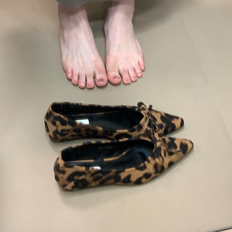 Temperament Bow Pointed Head Shallow Mouth Versatile Ladyshoes Women's Folds 2025 Summer New Single Shoes