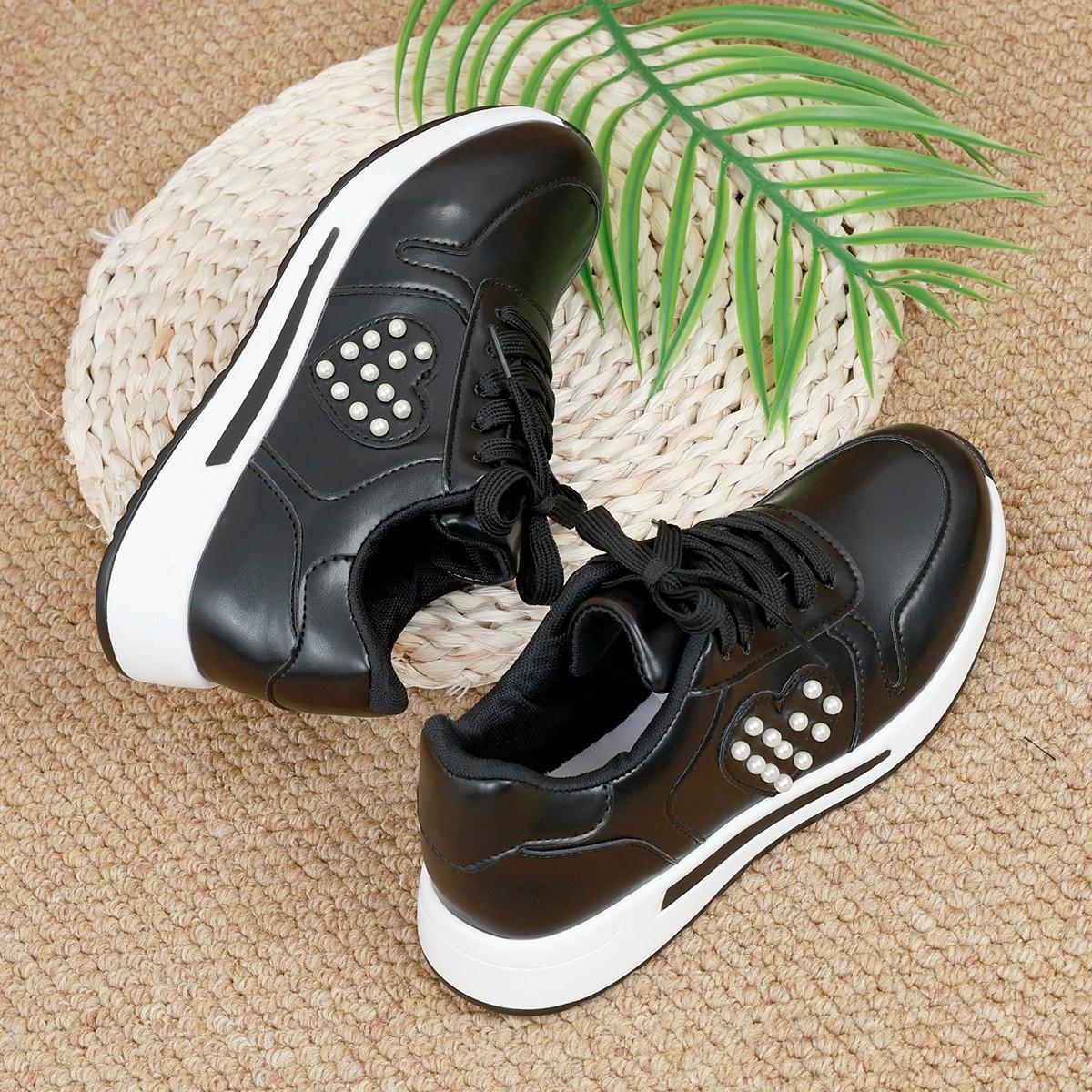 

Спортивная обувь большого размера для женщин, новинка 2024 года, жемчужные туфли на шнуровке, подходящие по цвету, на платформе, повседневные туфли большого размера 42 чёрный