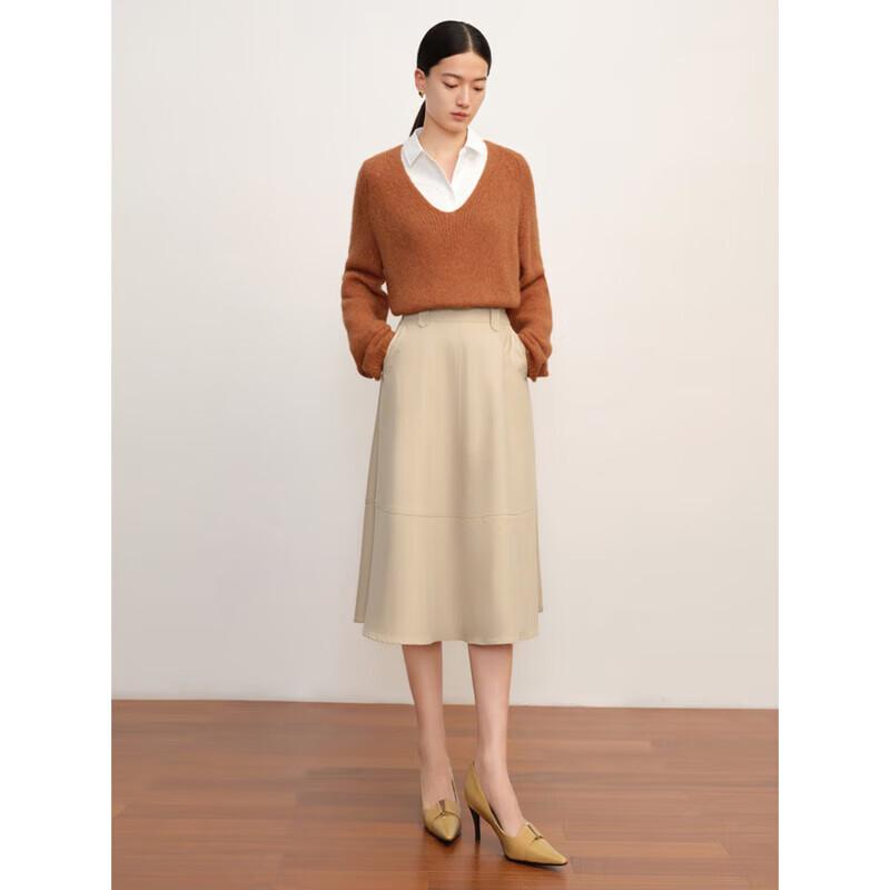 

Women s V-Neck Relaxed Wool Blend Sweater M