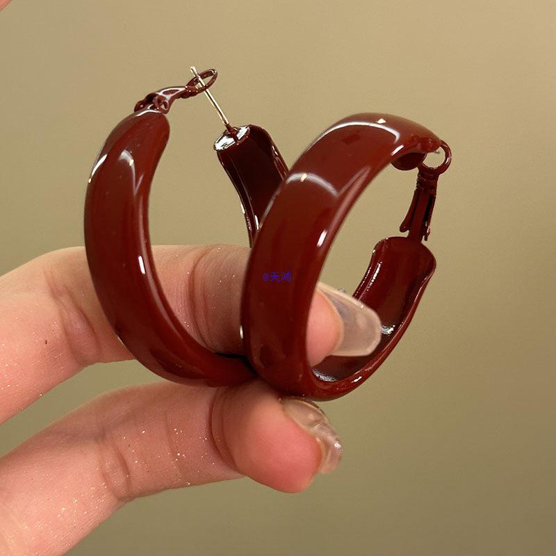 Encore Ankara Herbst/Winter 2025 Rote Creolen mit Ohrklemmen - Einzigartiges Design