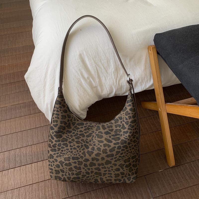 Leopard print canvas bag women's large capacity 2025 new autumn and winter versatile shoulder underarm bag college student class tote bag