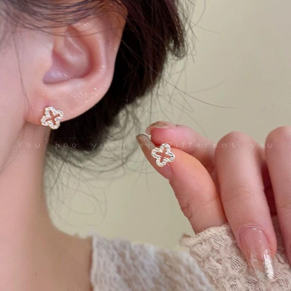 Golden Circle Earrings for Women 2025 New Ear Buckles, Light Luxury, High-end Sensory Ring Earrings, No Need To Pick Earrings When Sleeping