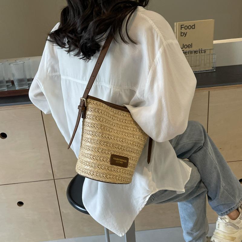 Fashion Versatile Shoulder Straw Casual Woven Bag Women's New 2025 Summer Beach Vacation Bag Textured Backpack