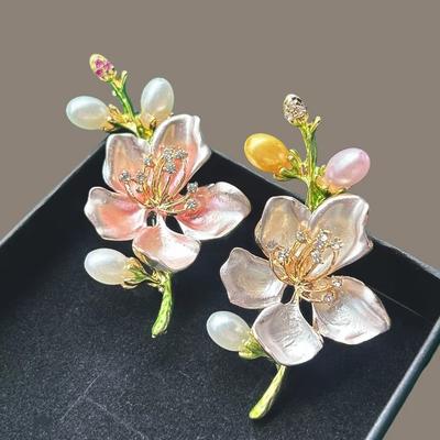 1Pc Imitation Pearls Peach Blossom Brooch Rhinestones Decorations Collar Lapel Pin Enamel Brooch