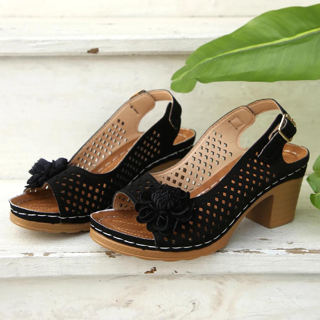 Sandálias de Salto Alto Espessas Florais da Moda para Mulheres Verão 2026 Tira Vazada Tamanho Grande Sapatos Femininos Sandálias de Plataforma de Deslizar