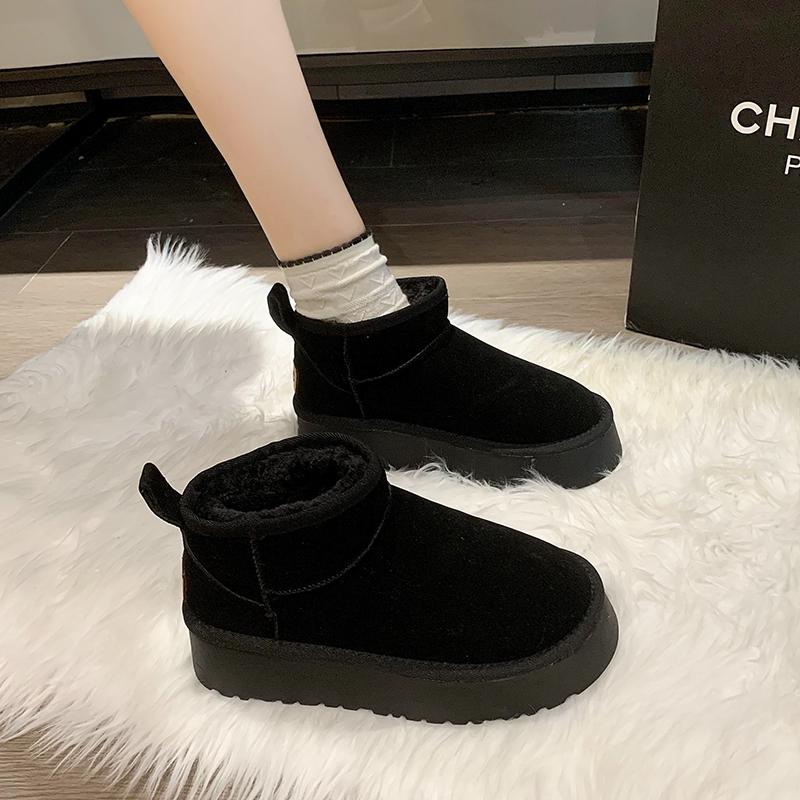 Модные новые повседневные удобные женские ботинки зимние теплые короткие плюшевые 2024 — фото 6