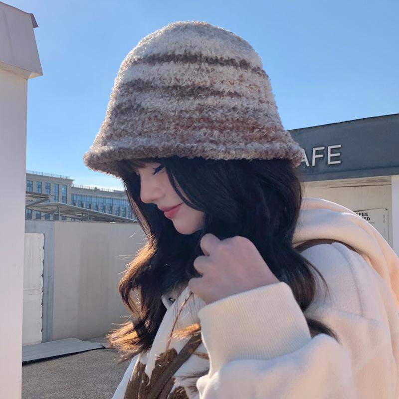 Windproof and Warm Hat for Women Japanese Retro Contrasting Color Gradient Rainbow Knitted Fisherman Hat Winter Basin Hat