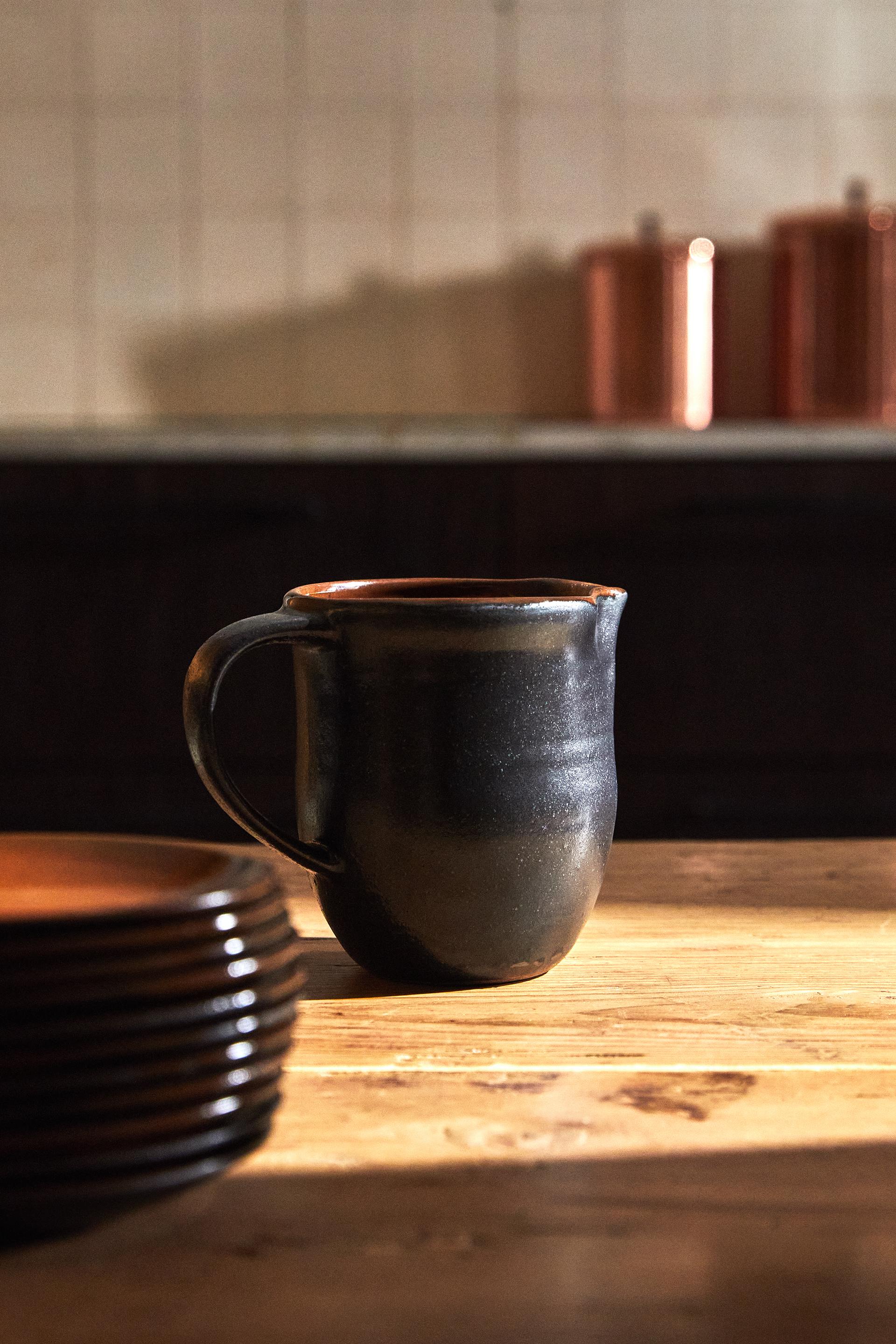 

КАМНЯНЫЙ КУВШИН С РУЧКОЙ