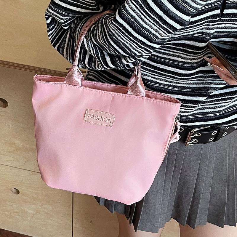 Casual shoulder messenger bag New mobile phone small square bag Shopping handbag Lightweight anti-splashing nylon bag