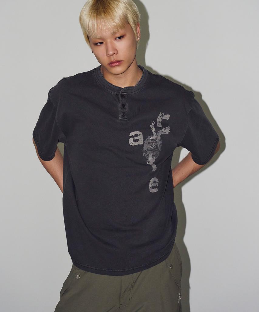 TRAVEL Imperial Pigment Henley Neck Short Sleeve T-Shirt Black Charcoal