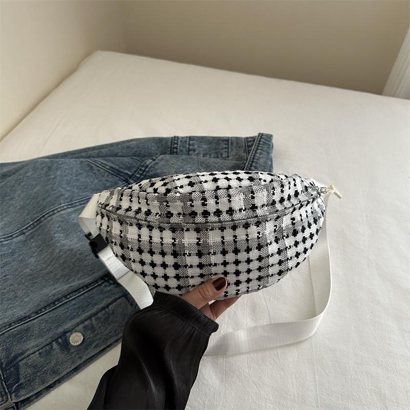 

Простая повседневная наплечная сумка модная ретро сумка-мессенджер женская 2024 лето новая модная маленькая свежая девушка нагрудная сумка чёрный