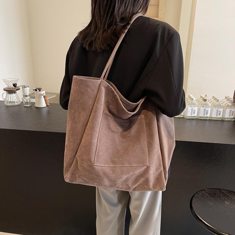 Женская сумка через плечо большой емкости — фото 14