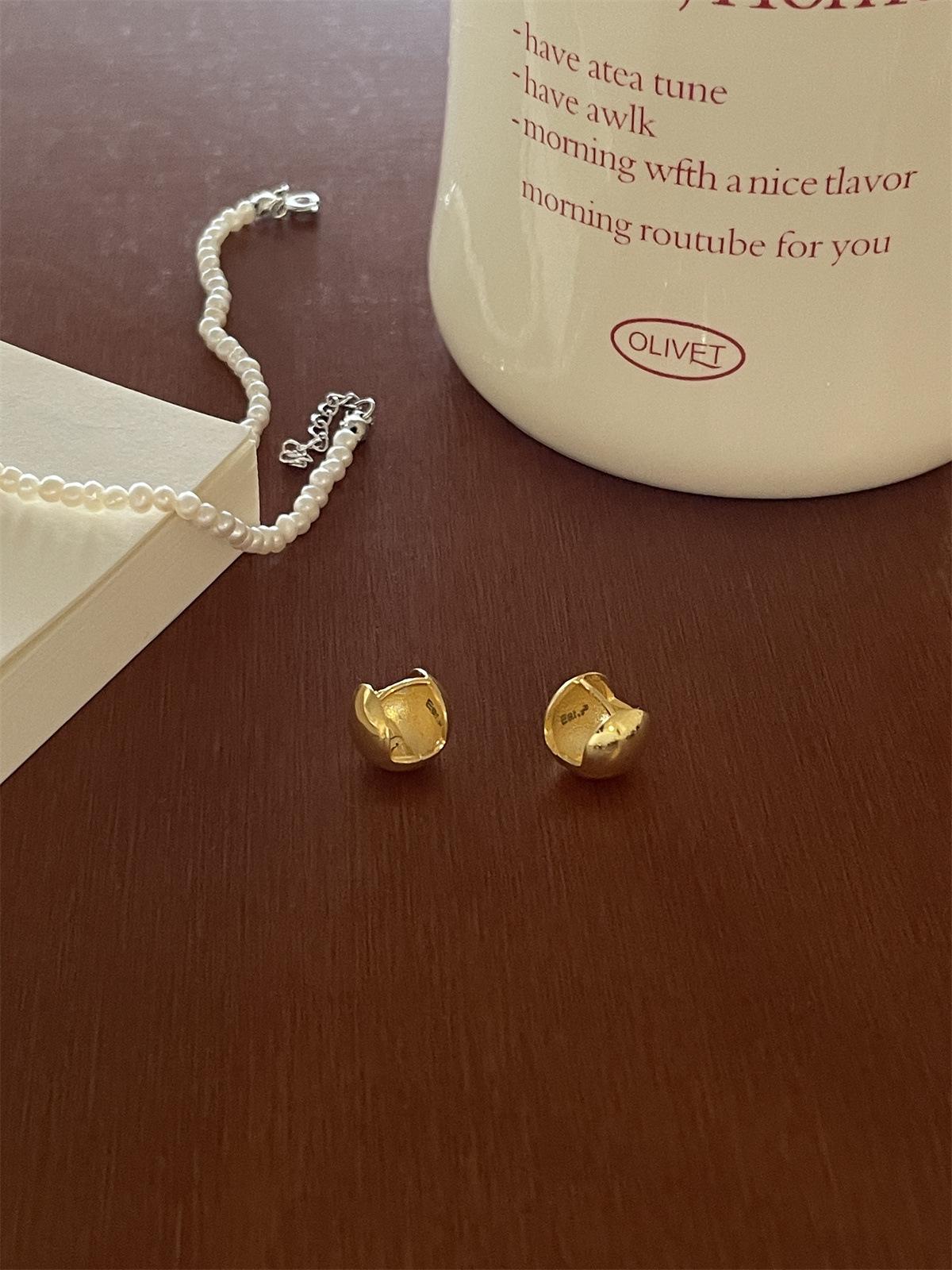 

Серьги в форме круглого шара в стиле ретро, женские, простые, нишевые, высокого класса, серебряные, с пряжкой, осенние и зимние, универсальные, новые серьги