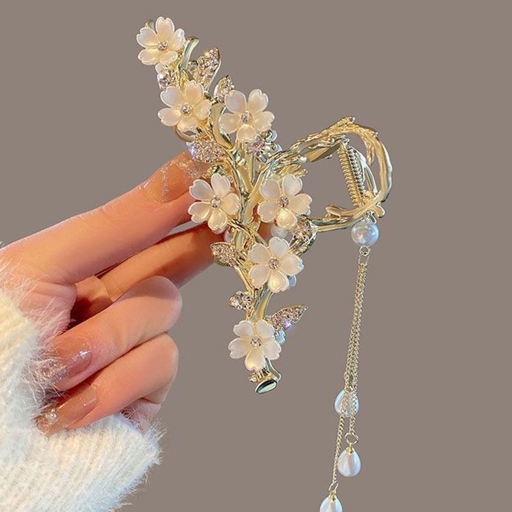 Essentials Niche Design Little Fresh Zinc Zinc Alloy Pearl Flower Tassel Hair Claw Korean Style Shark