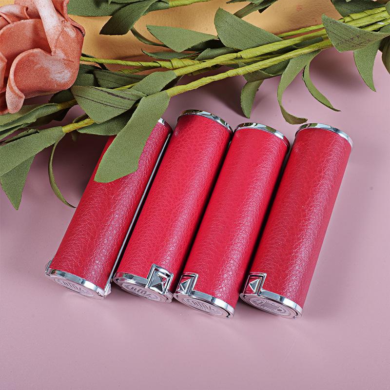 Słodycz Kolorowe aksamitne szminki Formalna rzeźba Odżywcze nawilżające pomadki do skóry jagnięcej