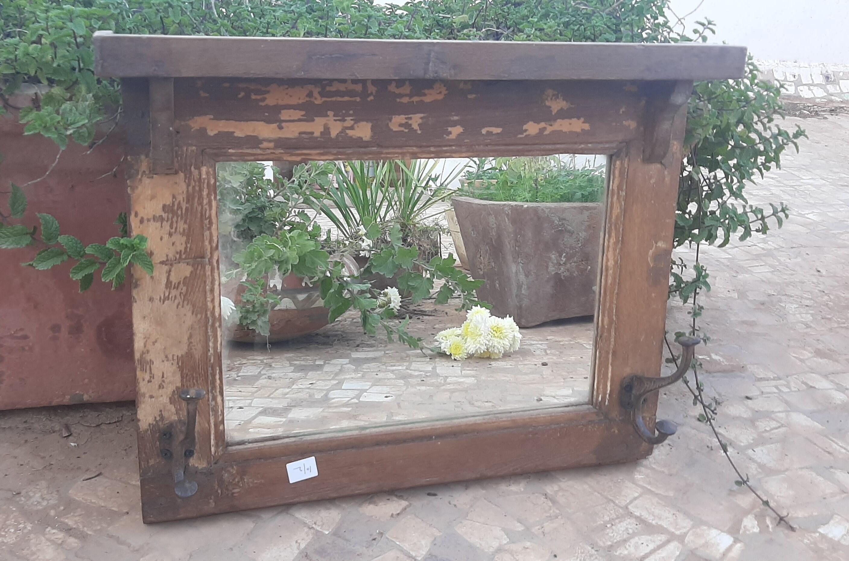 

Винтажная деревянная рама для зеркала с крючками: Потертый коричневый индийский декор 16” X 8” X 24” (l x w x h) разноцветный