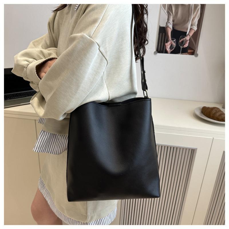 Large Capacity Retro Simple Korean Style Fashion Single Shoulder Crossbody Bucket Bag