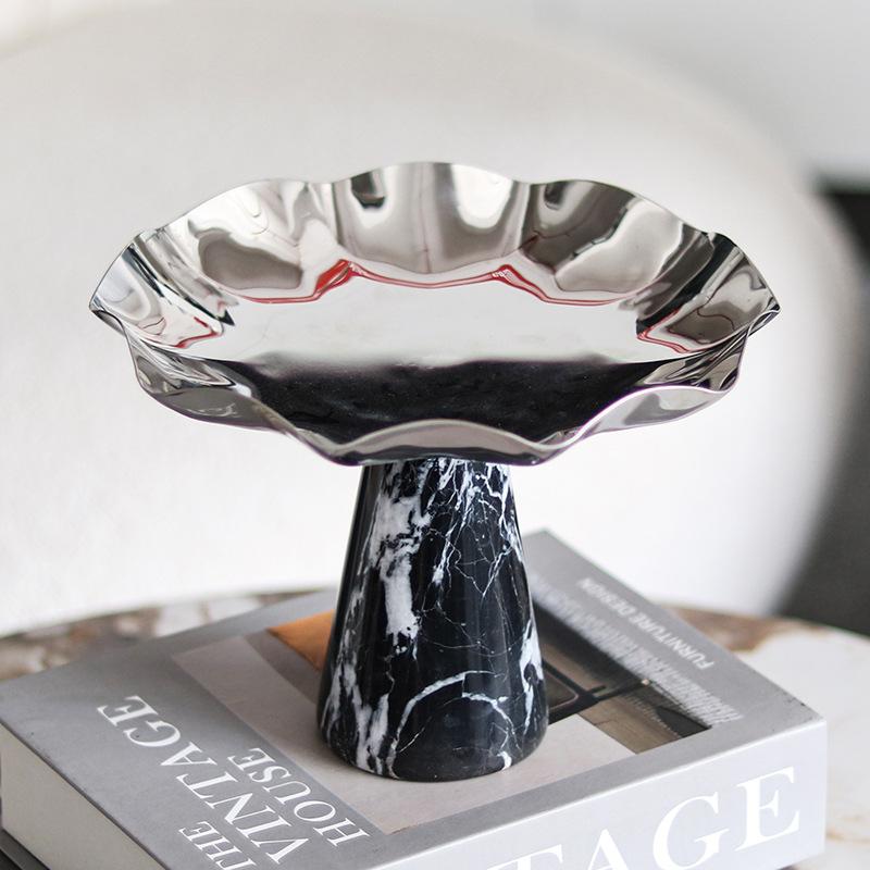 Nowoczesny designerski marmurowy talerz na owoce, abstrakcyjny metalowy talerz na owoce, taca do przechowywania na biurku, lekka luksusowa dekoracja, ozdoby