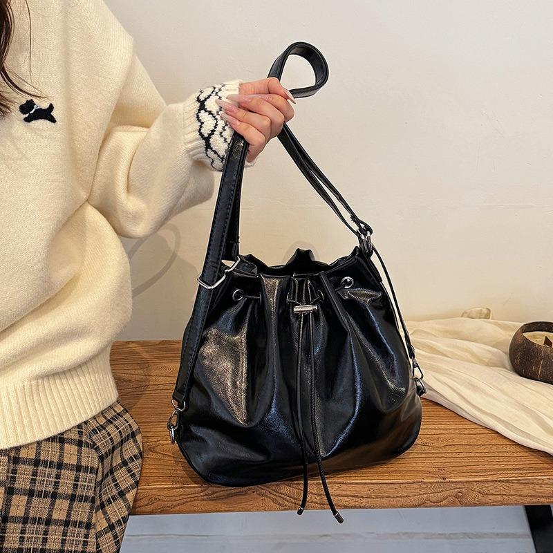 Textured commuter retro large-capacity bag new women's backpack single shoulder bucket bag